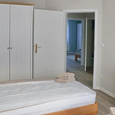 Apartment Am Mittelpunkt Deutschlands Niederdorla Exterior foto